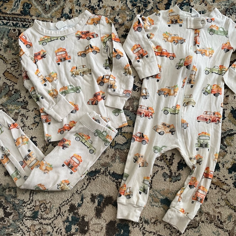 Fall / Autumn Pajama Sets. Perfect for Siblings.